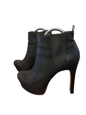 Vince Camuto Baileys Chelsea Booties Size 9M
